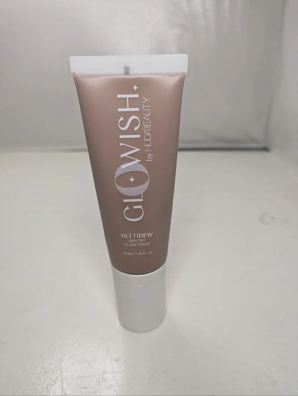 HUDA BEAUTY GLOWISH Multi Dew Skin Tint 10 Deep Tan